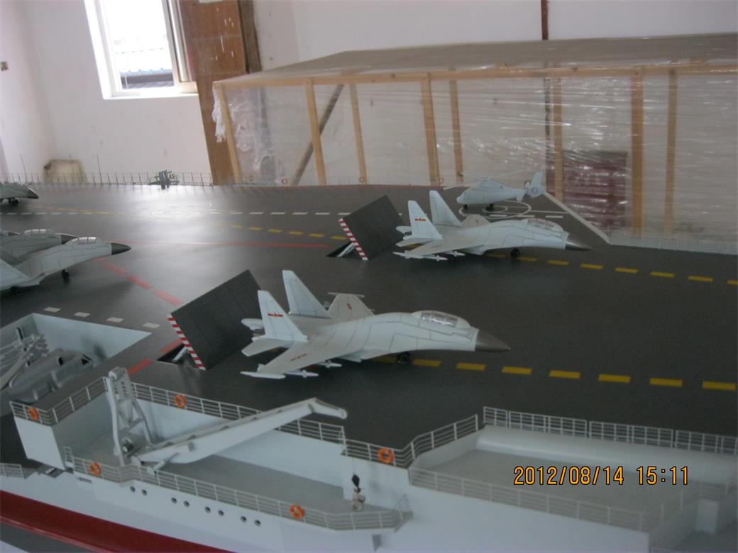 大连辽宁舰模型